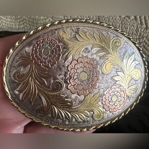 Elegant Floral Oval Belt Buckle